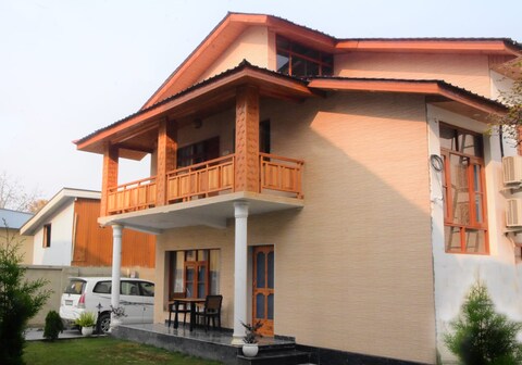 11 Bhasin Heights | Entire 3BHK Cottage