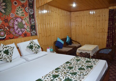 Safina Group Of Houseboats