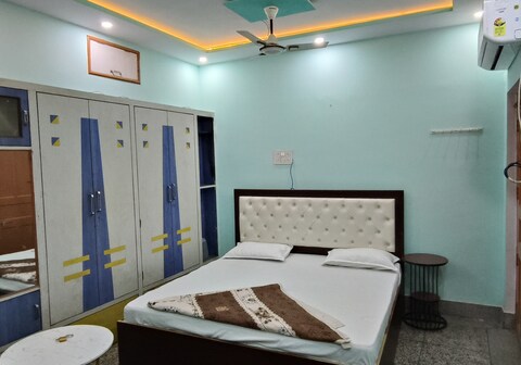 SHIVKASHI PAYING GUEST HOUSE