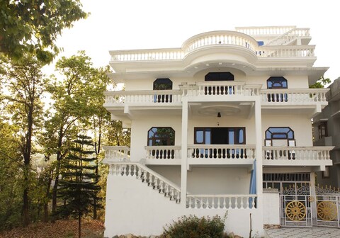 CasaBlanca | Entire 5 BHK Villa with Breakfast