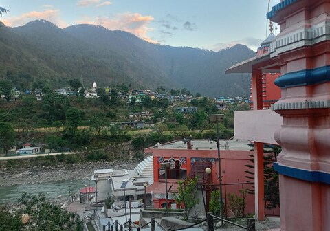 HARI GIRDHAR HOME STAY