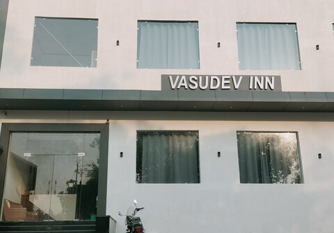 Hotel vasudev inn