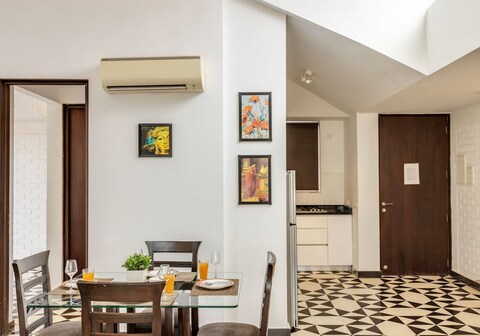 Modern 2BHK with Rooftop Pool 10 mins drive to Beach | Hireavilla