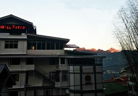 Hotel 9 Atop - 5 mins to MG Marg