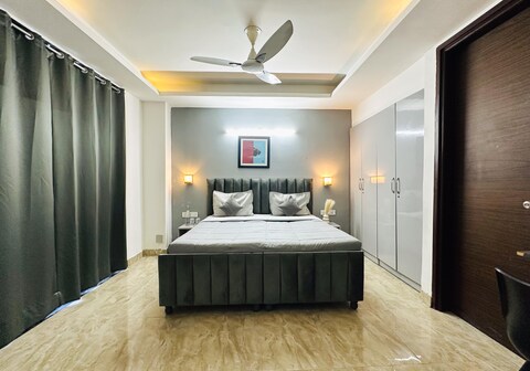 Housr Studio Rooms Sector 28 Gurgaon Near Galleria Market