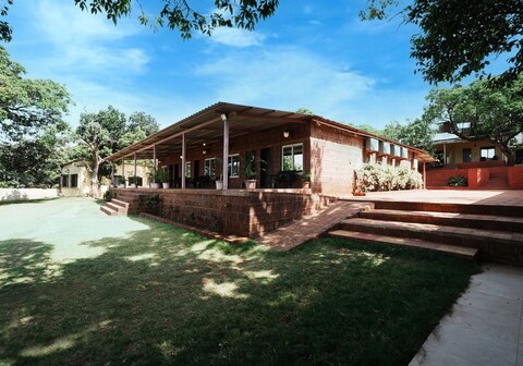 Dwarka Lawns and Cottages - 1 mins walk from Mahabaleshwar Bus Stand