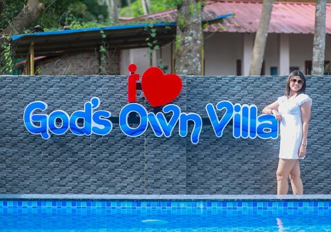 God's Own Villa | Rooms & Caretaker