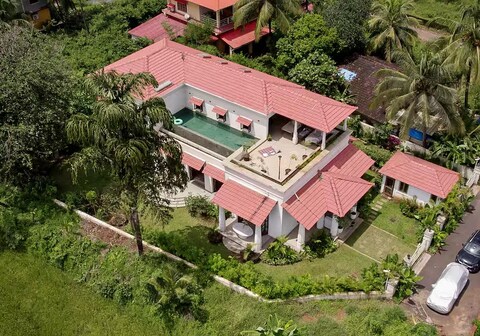 Felisia by PSF Jacuzzi & Pool in Assagao