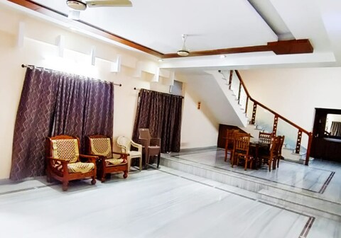 Servostay 11bhk full building with parking near kphb metro