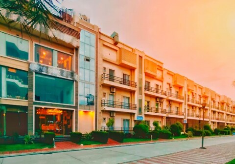 Vrindavan dreams hotel and suites