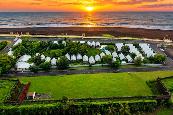 Praveg Beach Resort Daman, Lighthouse Beach