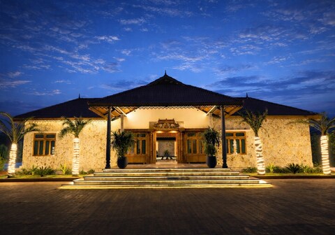 Vrindavan 6BR with Poolside Raindance