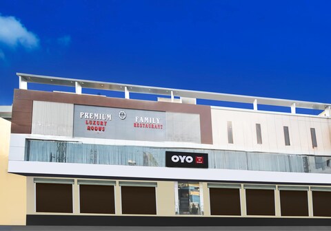 Hotel O 82953 SR Grand