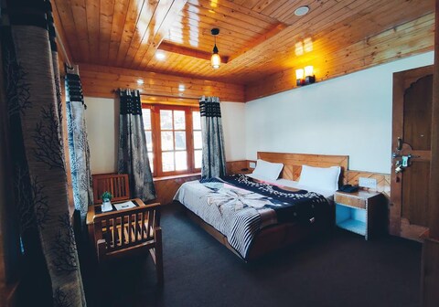 Glorious Stays Manali