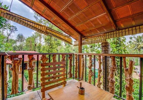 Deep Woodz Estate Stay | Rooms in a Villa