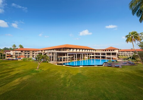 Cinnamon Bey Beruwala Hotel