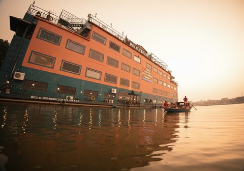 Polo Floatel, Kolkata