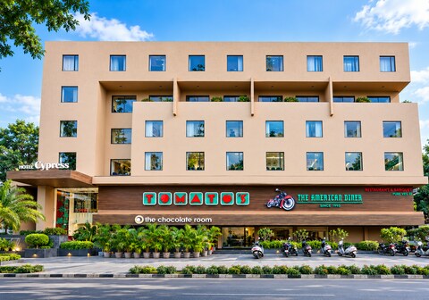 Hotel Cypress