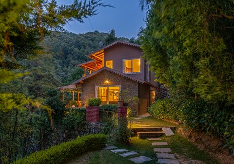 SaffronStays Plaksha near Chauli ki Jali