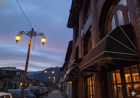 Paradise Hotel Main Market