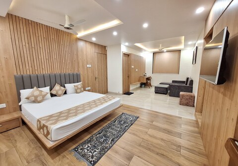 Hotel Krishna Pride