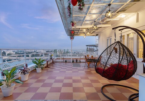 Sunrise Suite By Hill Villa Signature Suites