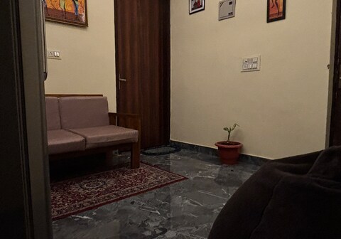 Warm 1.5BHK w Balcony Workspace Near Metro