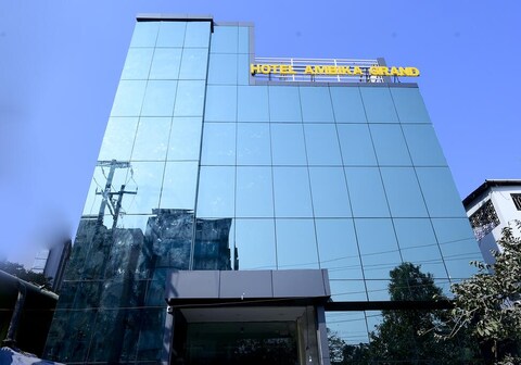 Hotel Ambika Grand