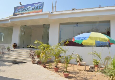 Hotel Sands Bay