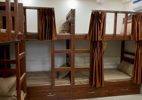 Cozy Affordable Dorm Style Stay Central Location