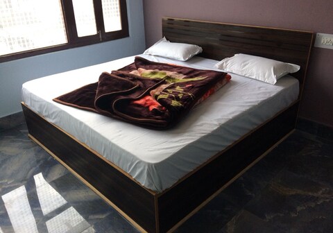 White Stone Cottage | Rooms & Kitchen