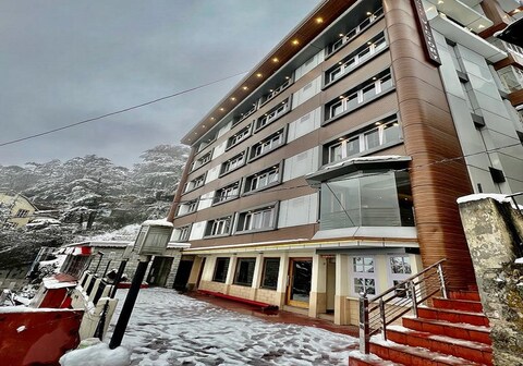 Hotel Victory near mall raod