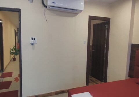 Hotel O Wamson Alpha Co living Stays