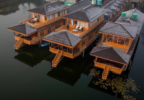 New Jacquline Heritage Houseboats