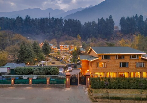 Kolahoi Green Resort