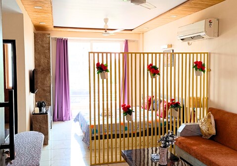 Lodgers Luxe Studio Apartments | Sector 51