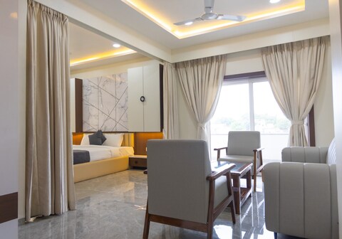 Arjun Palace ( Arjun Hotel Function Hall And Lodging)