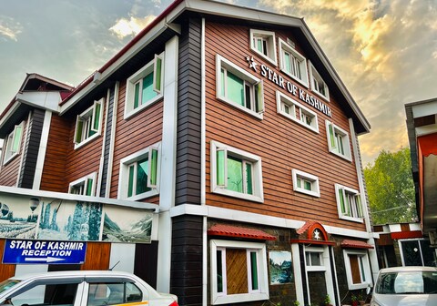 Hotel Star of Kashmir ( Centrally Heated)