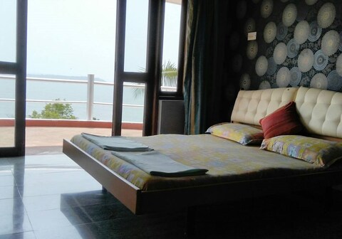 Candolim, Reis Margos 3 Bhk Luxury Villa Sea View