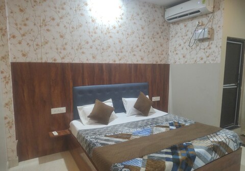 HOTEL DARSH & OM RESTURANT