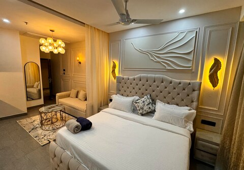 Royalty by SkyView 39th floor