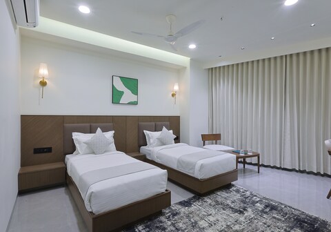 Elinor Hotel