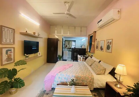 Lokhandwala House, Chium Village, Khar West