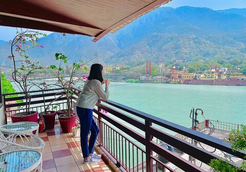 Hotel Nirvana By GuestLo