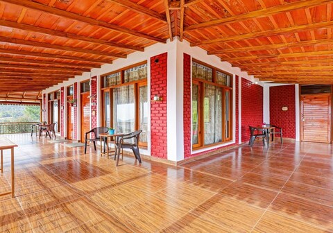 Omvilla with Mountain View