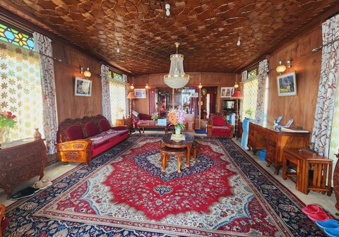 Houseboat Sheikh Palace