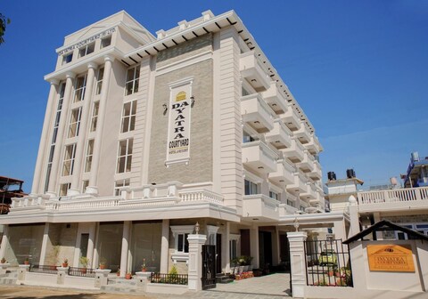 Da Yatra Courtyard Hotel & Resort