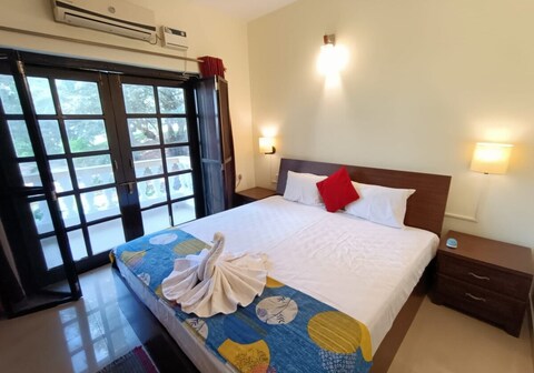 Lovely 1BHK 9 Near Candolim Beach with WiFi AC POOL