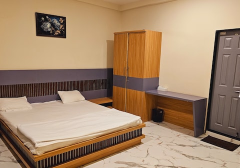 Sukhsagar Lodge, Omerga