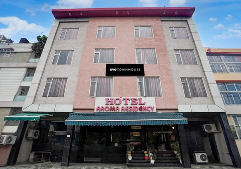 Super Townhouse Bani Park formerly Aroma Residency